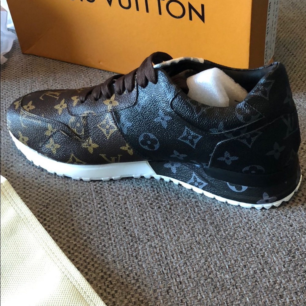 Louis Vuitton  RAN AWAY SNEAKERS REP Sneaker!!